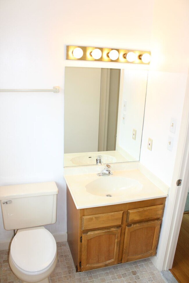 Building Photo - Conveniently Located- Three Bedroom Home Annapolis, MD