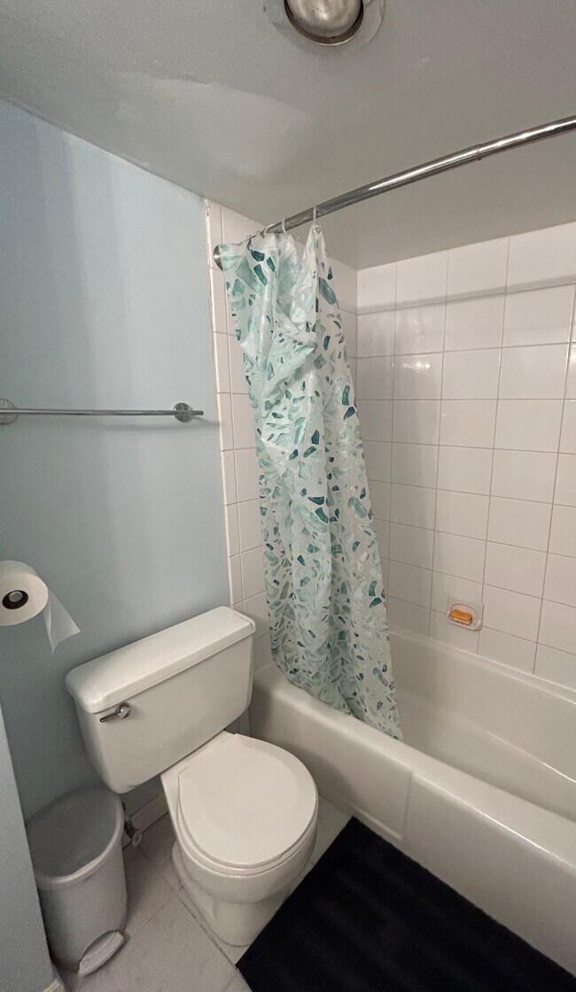 Hallway bath 2 - 1 E University Pkwy