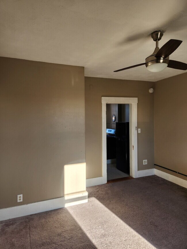 Building Photo - Studio Apartment in Nashua, NH - Perfect for City Living!