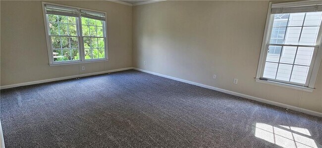 Building Photo - 647 Maple Grove Way