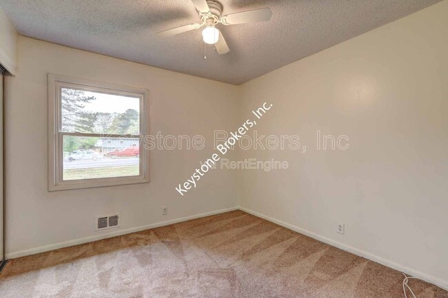 Building Photo - 5805 Singleton Rd