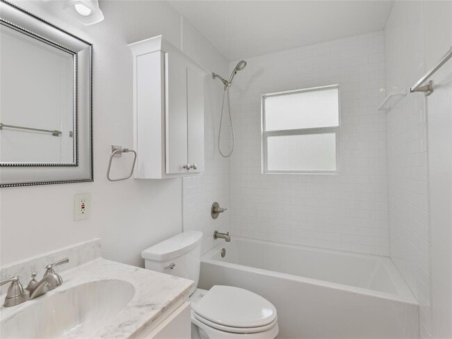 Building Photo - 616 Long Bow Ln