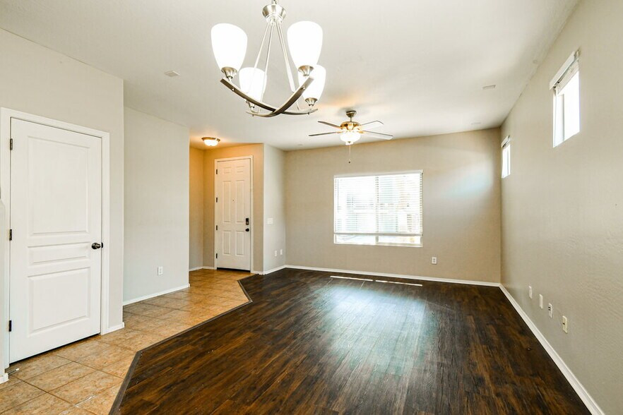 Building Photo - 311 S Travis