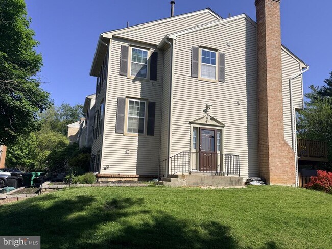 Building Photo - 14 Rothschild Ct