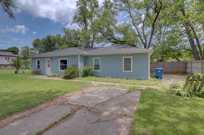 Building Photo - 3 bed home
