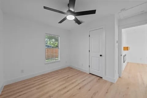 Building Photo - 842 E Laramie Ln