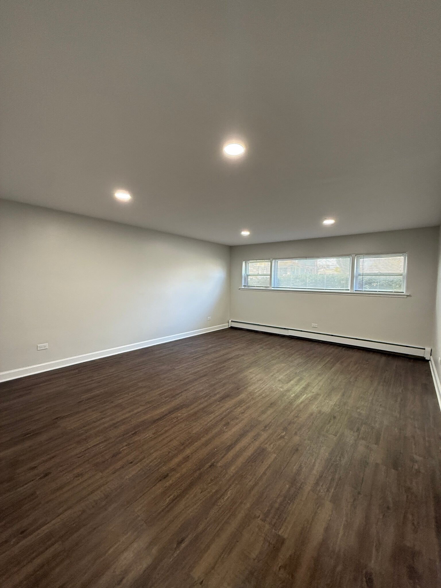 Building Photo - 9533 Schiller Blvd