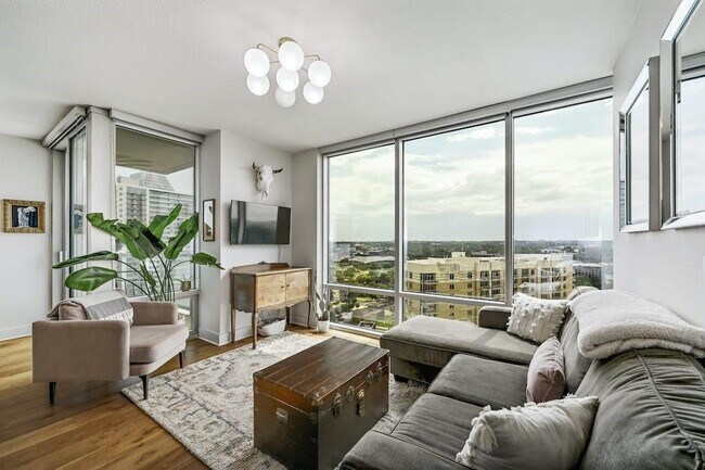 Primary Photo - 300 Bowie St