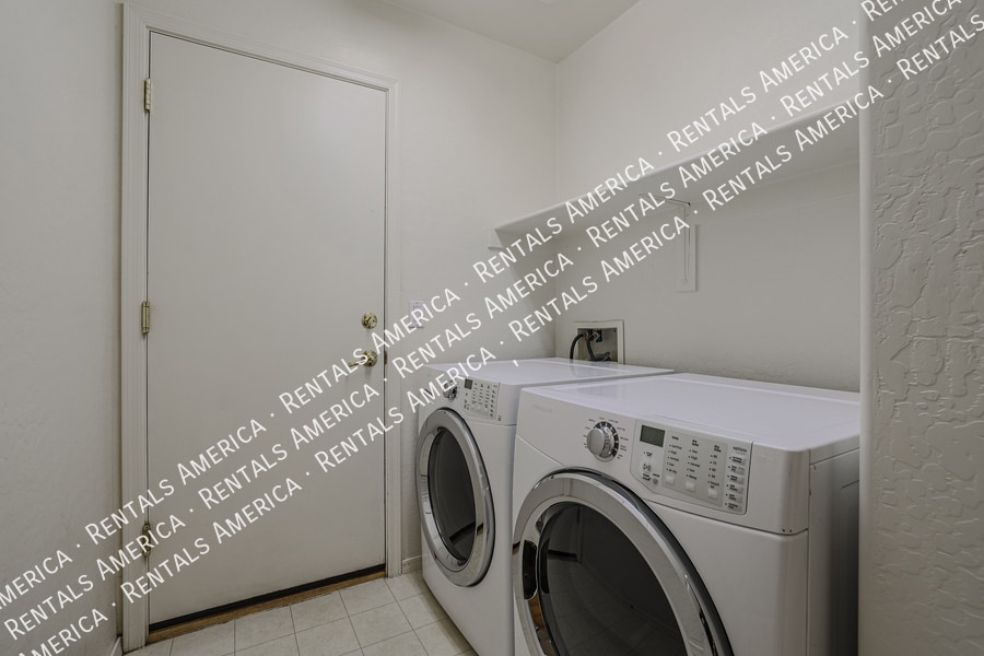 Building Photo - 3461 E Phelps St