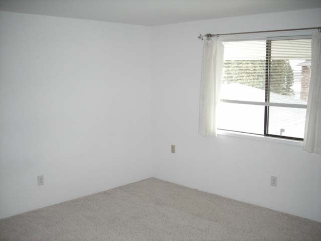 Building Photo - Spacious Townhome for Rent