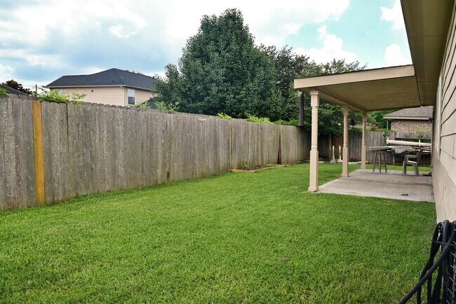 Building Photo - 2232 Ivy Wall Dr