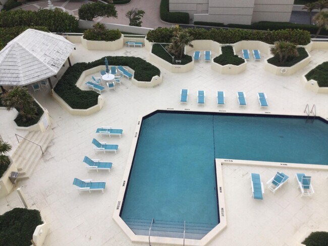 Building Photo - 5280 N Ocean Dr