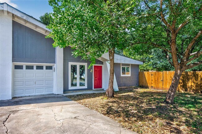 Building Photo - 2201 Deadwood Dr