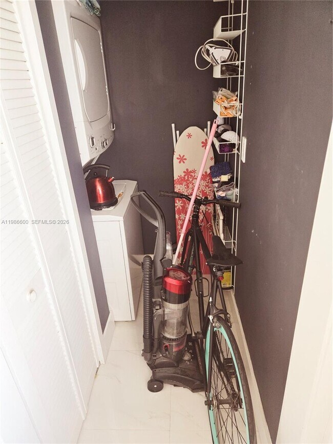 Building Photo - 1650 Coral Wy