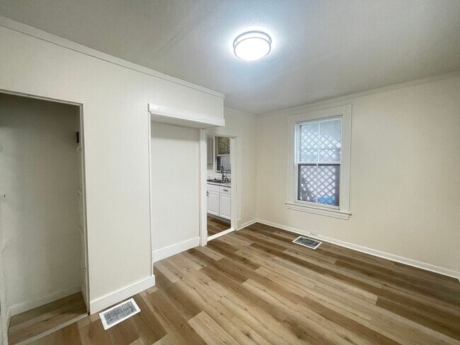 Building Photo - 475 Wilson St