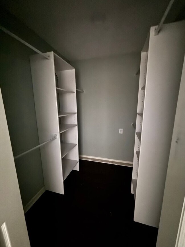 Building Photo - Space, Privacy & Flexibility – All in One Stunning Property