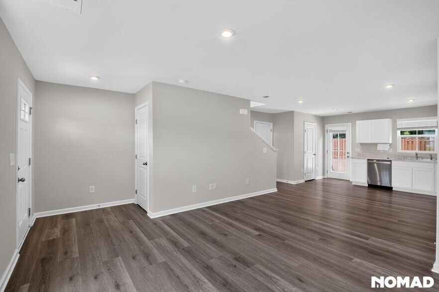 Building Photo - 200 Harvest Hl Ln