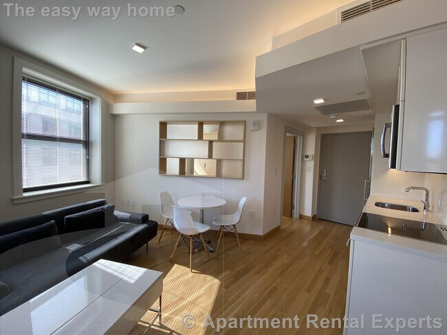 Building Photo - 115 Mt Auburn St