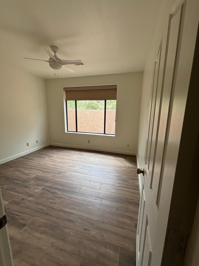 Building Photo - 43003 N Old Mine Rd