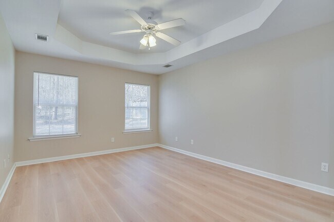 Building Photo - 1215 Pinnacle Dr