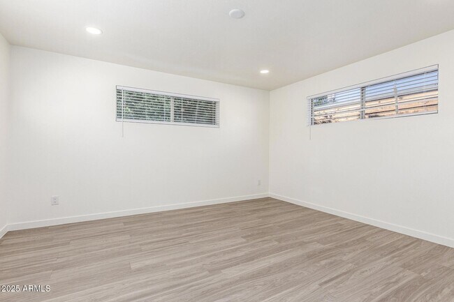 Building Photo - 5306 N 8th Ave