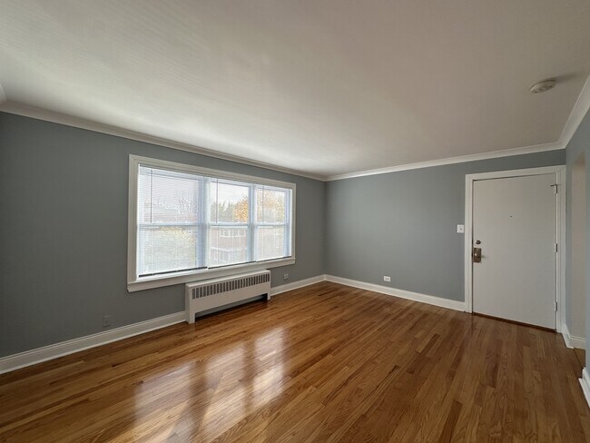 Building Photo - 2750 W North Shore Ave