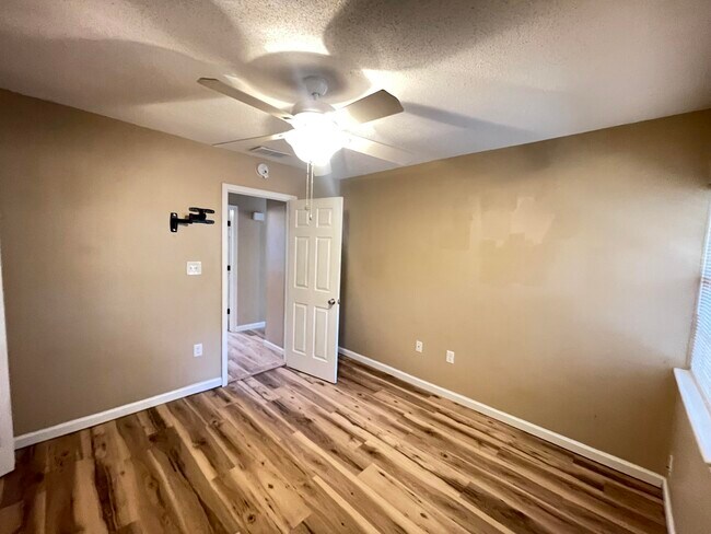 Building Photo - 607 W Sunset Blvd