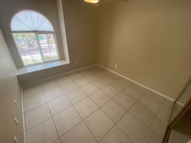 Building Photo - LOVELY 3 BEDROOM 2 BATHROOM 1ST FLOOR CONDO,