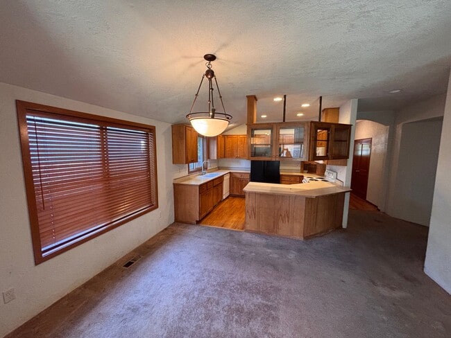 Building Photo - Beautiful 4 bedroom 2 bathroom home coming soon!!