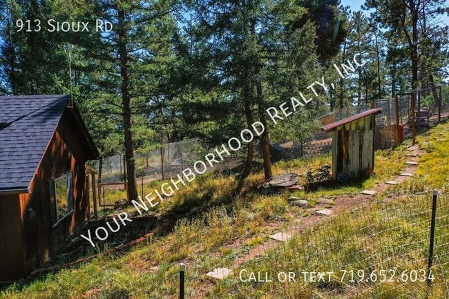 Building Photo - 913 Sioux Rd