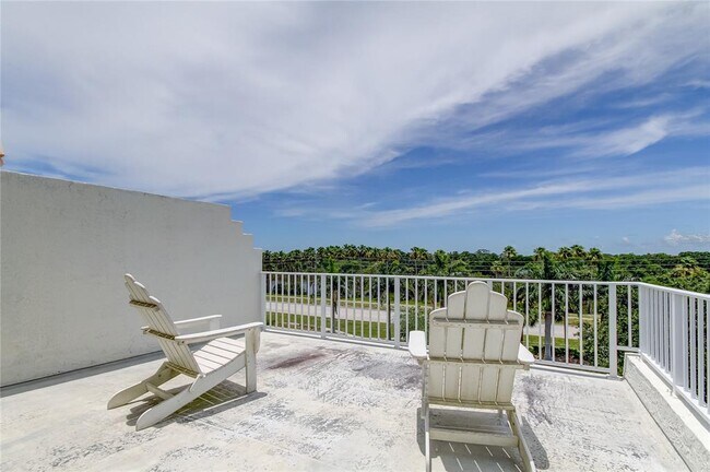 Building Photo - 1575 Pinellas Bayway S