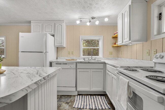 Building Photo - 2268 E Main St