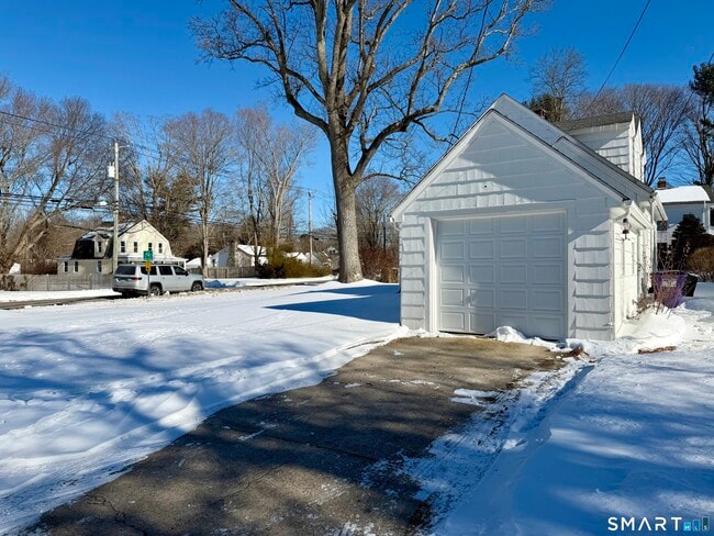 Building Photo - 43 Neck Rd