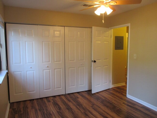 Building Photo - 2bed/1bath condo in convenient location......