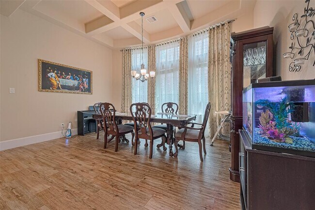Building Photo - 25618 British Pine court