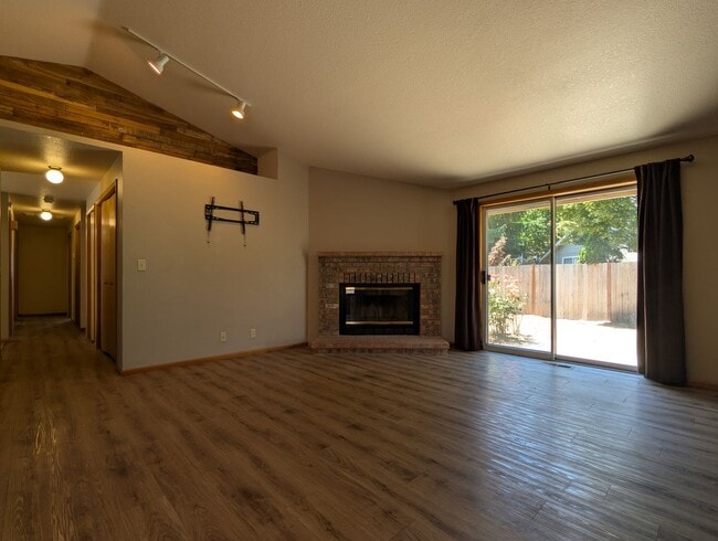 Building Photo - Wonderful 3-Bedroom, 2-Bath Home With Large Yard & A/C!