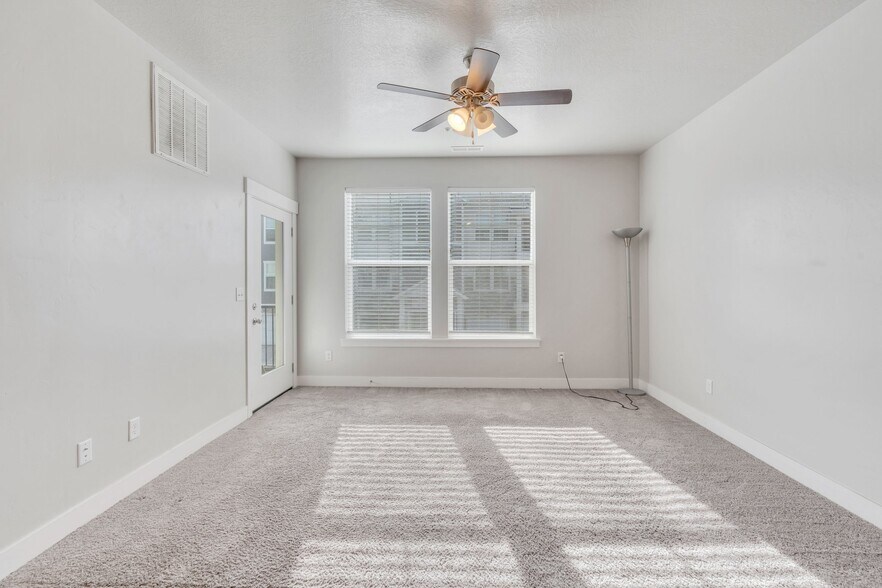 Building Photo - 751 E 250 N