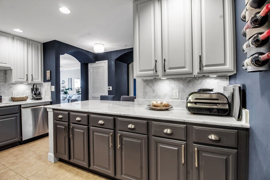 Building Photo - 808 3rd Ave W