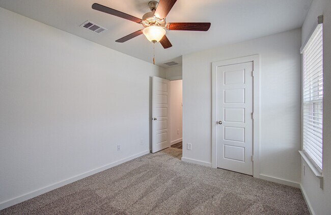 Building Photo - 1130 Desert Willow Dr