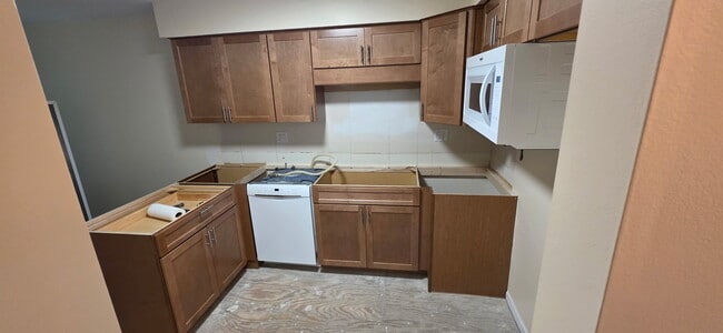 Building Photo - 24361 Bashian Dr