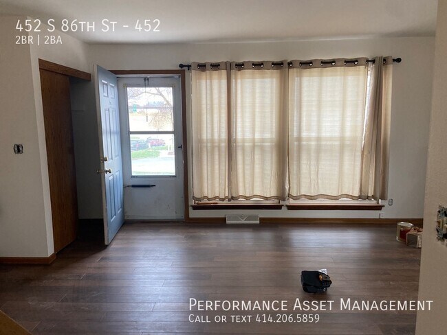 Building Photo - Charming 2 bed / 2bathTownhouse Apartment