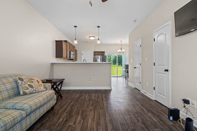 Building Photo - Marshall Farms Townhome Near Piney Green