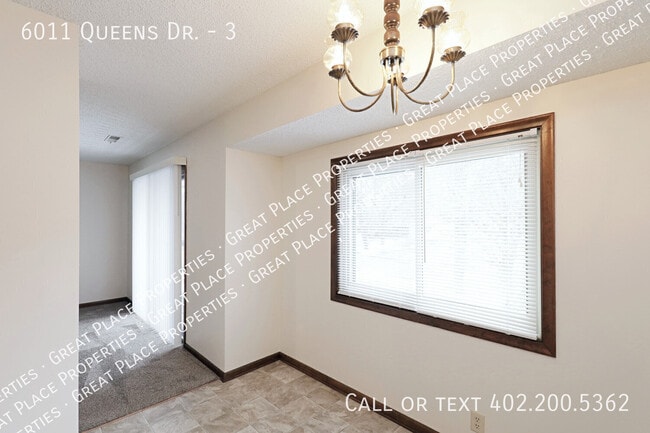 Building Photo - 6011 Queens Dr