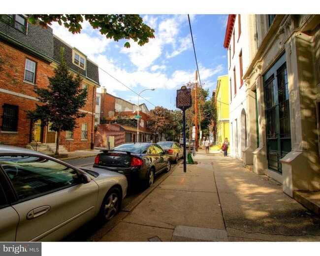 Building Photo - 413 S 11th St