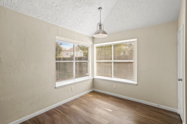 Building Photo - 16885 Blue Jay St