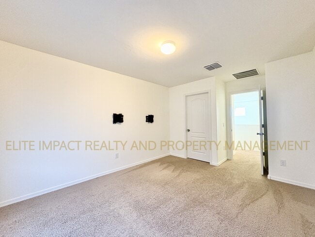 Building Photo - 11684 W Vanderbilt Farms Way