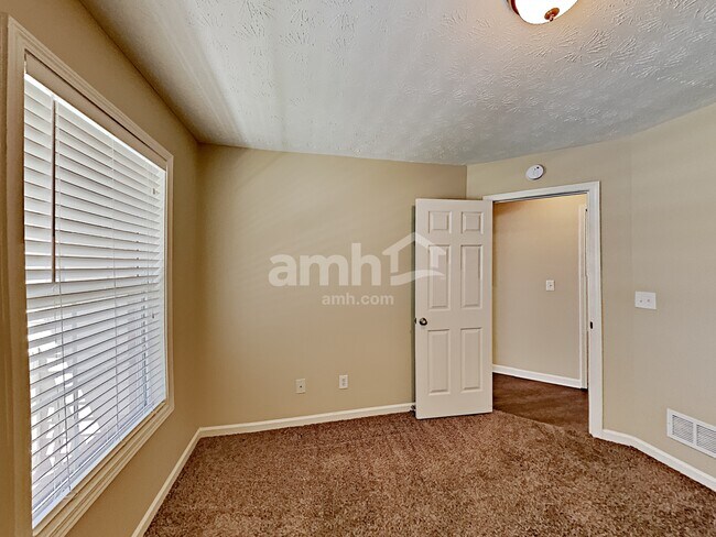 Building Photo - 1105 River Tusk Pl NE