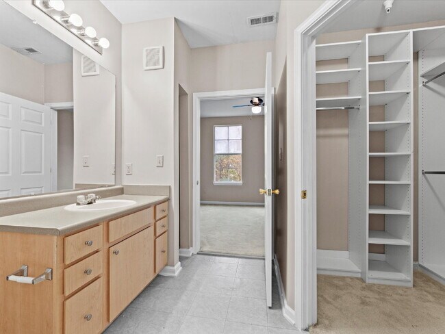 Building Photo - 704 Bristol Village Dr