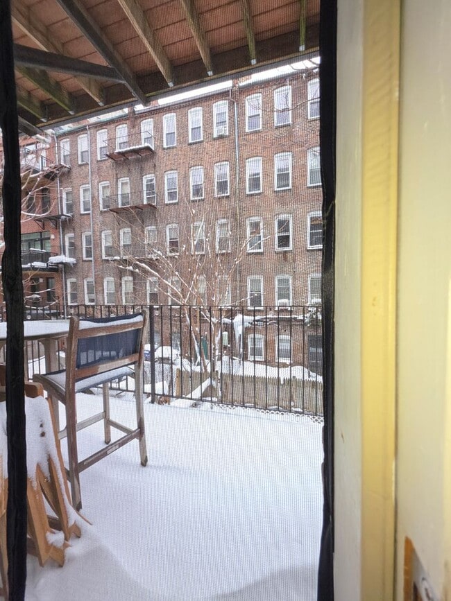 Building Photo - Convenient South End Location, Central Heat/AC, In-Unit Washer and Dryer, Private Deck.