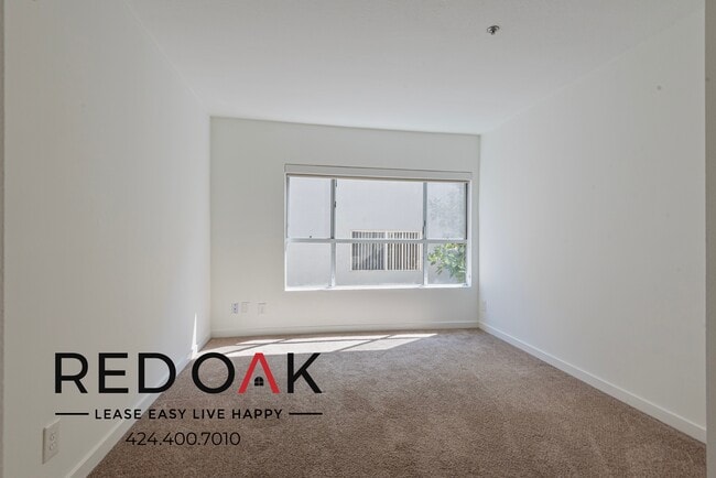 Building Photo - Incredible Three Bedroom with Central Heat...